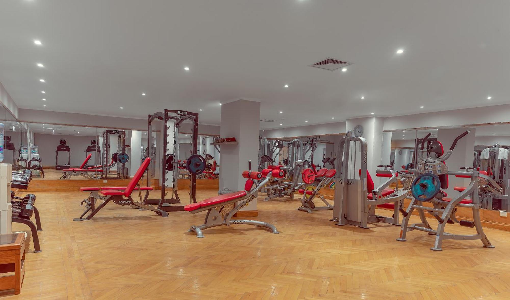 منتجع القصر القديم سهل حشيش الغردقة المظهر الخارجي الصورة The gym at the hotel