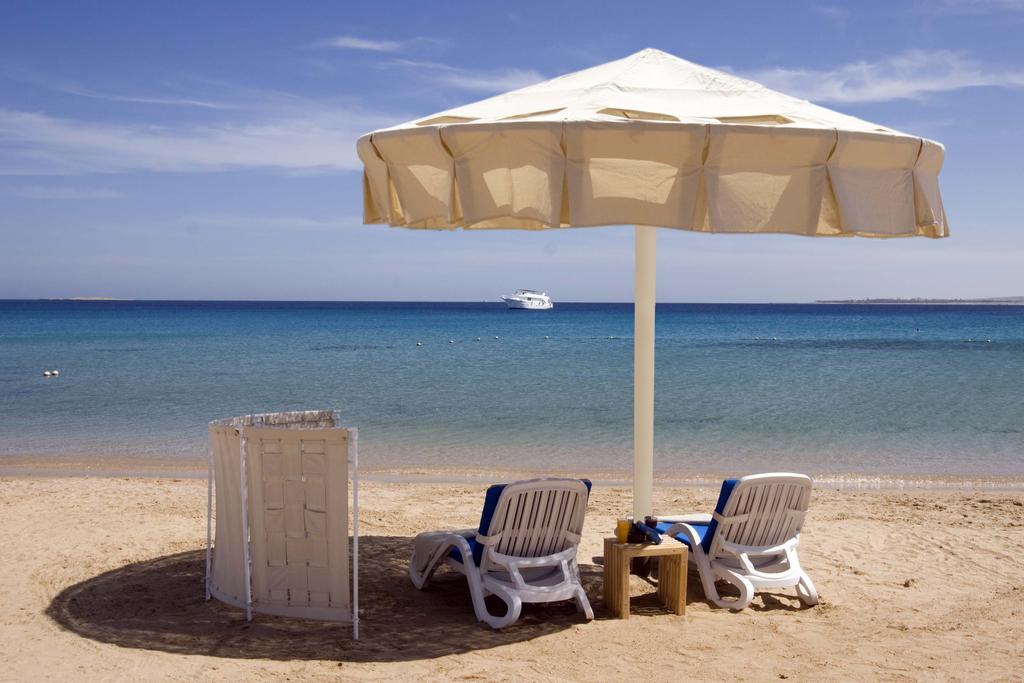 منتجع القصر القديم سهل حشيش الغردقة المظهر الخارجي الصورة Beach umbrella
